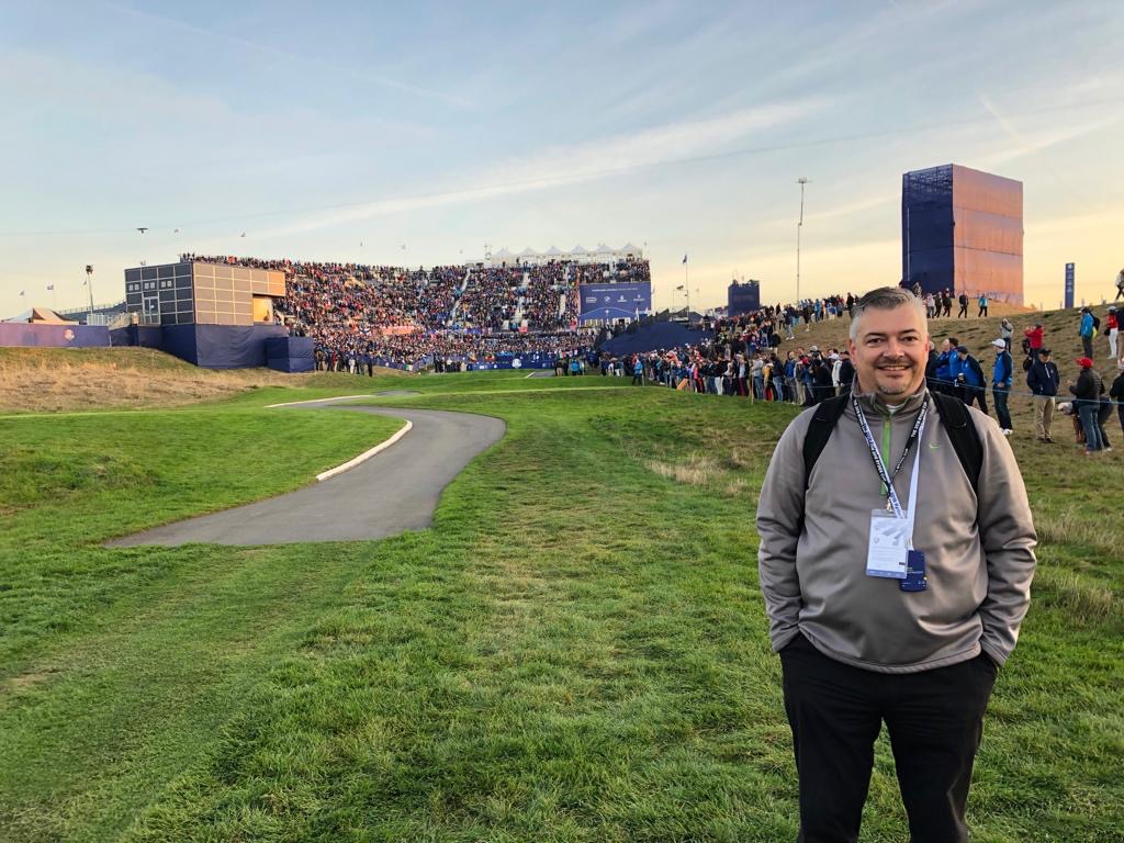 Golfreisen: Daniel Camenzind am Ryder Cup 2018 südlich von Paris auf dem Golf Platz Le National