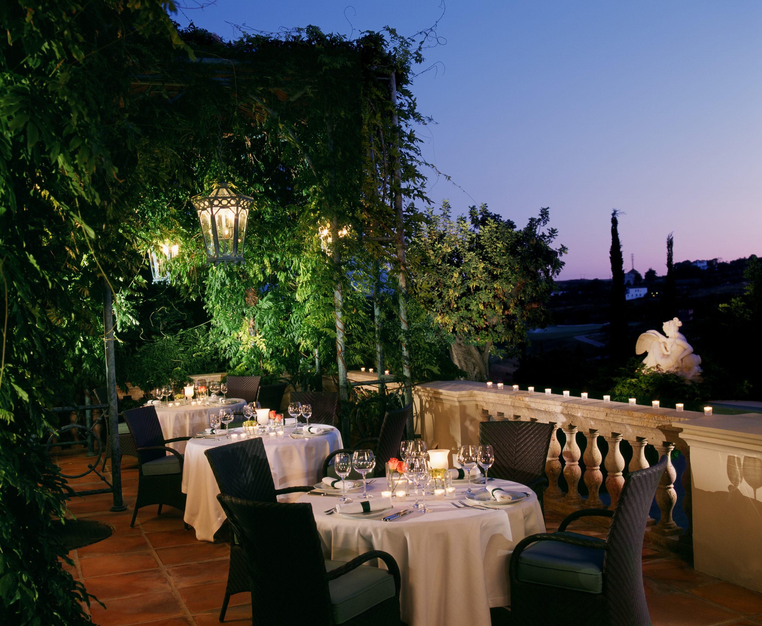 Hotel Anantara Villa Padierna Palace Malaga Andalusien Dinner am Abend