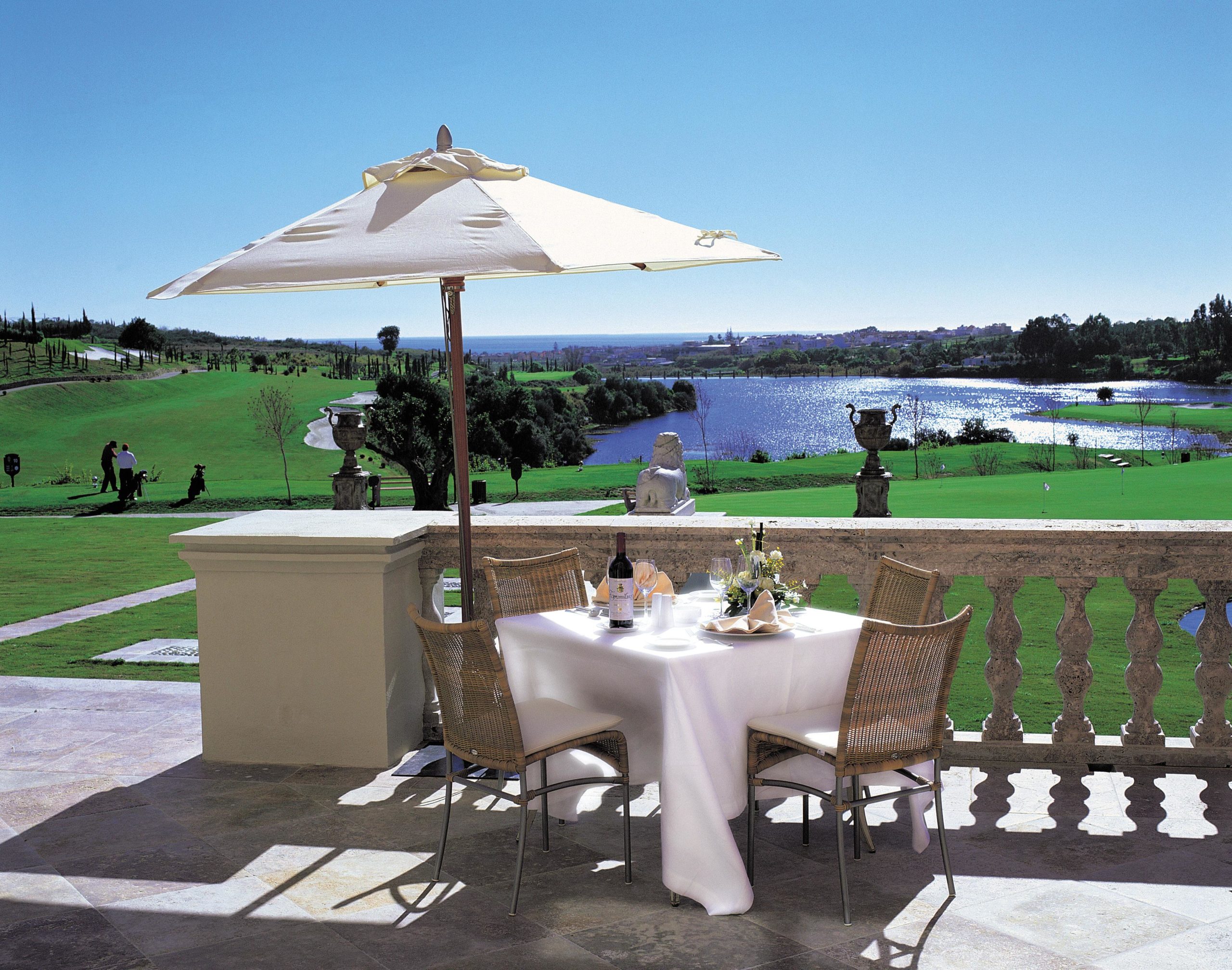Hotel Anantara Villa Padierna Palace Malaga Andalusien Terrasse mit View