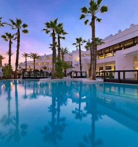 Hotel H10 Estepona Palace Marbella Andalusien by night