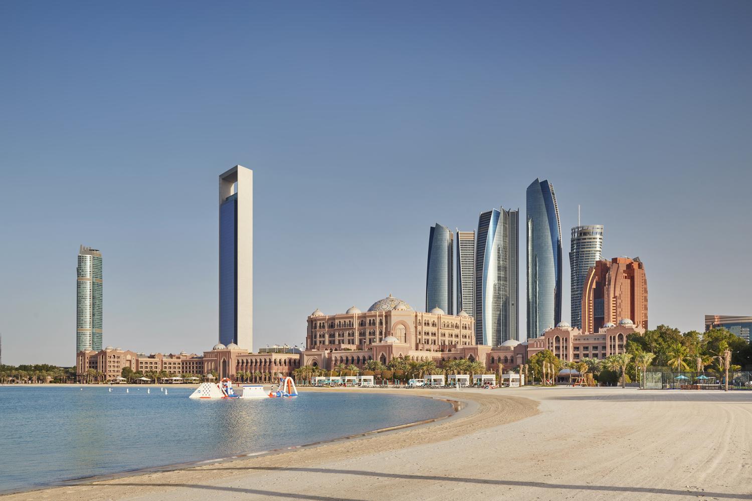Golfferien im Emirates Palace Abu Dhabi Skyline