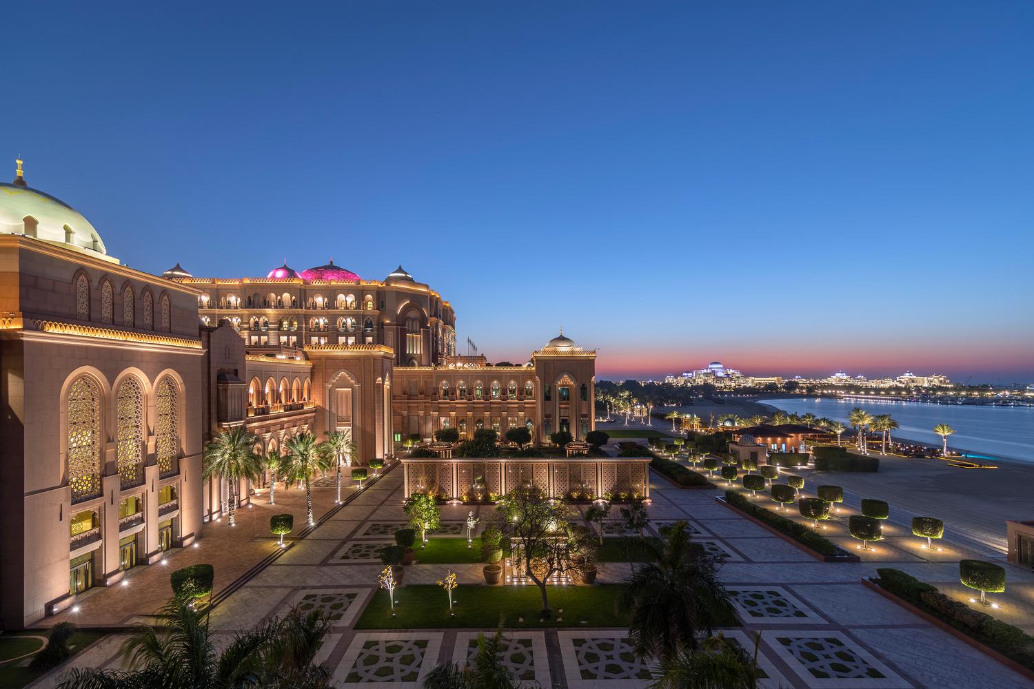Golfferien im Emirates Palace Abu Dhabi By Night