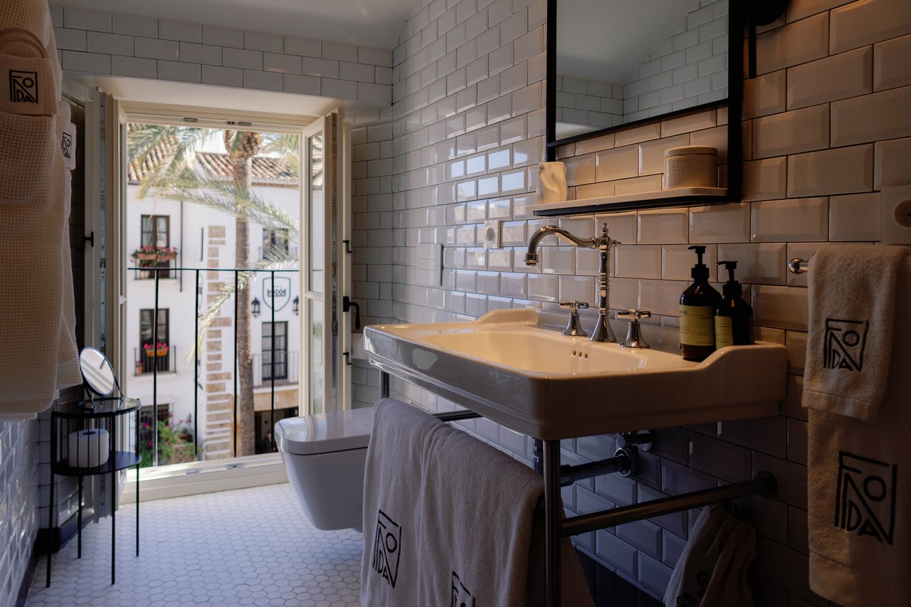 La Fonda Boutique Hotel Marbella Golfreise Loft Badezimmer