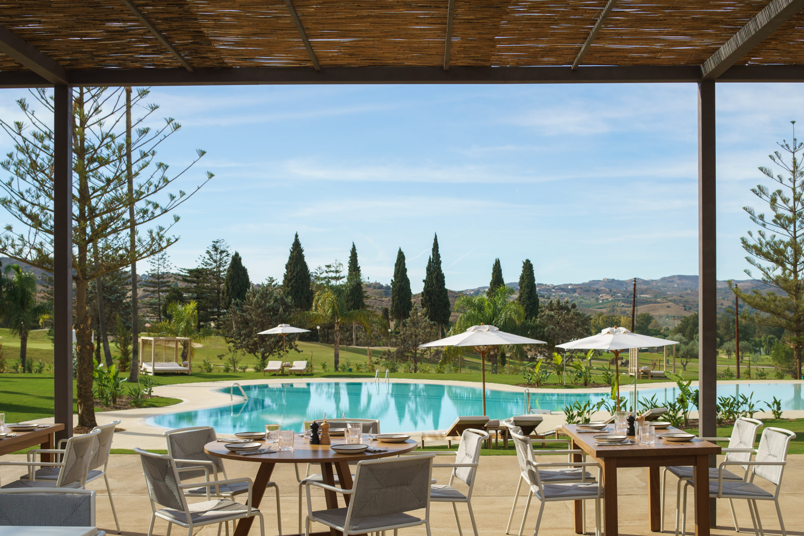 La Zambra Golf Resort Golfreise Andalusien Pool Golf View