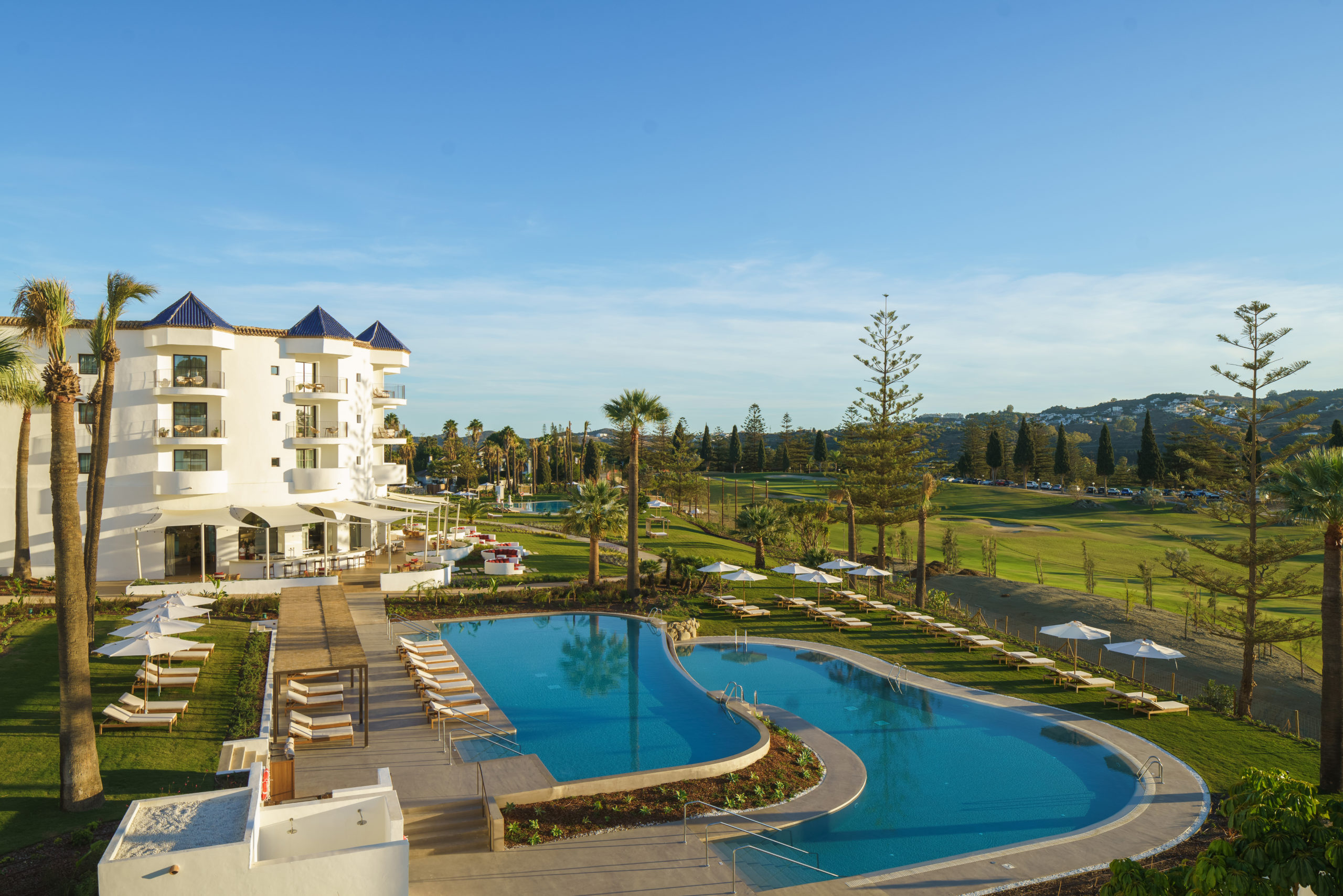 La Zambra Golf Resort Golfreise Andalusien Pool View