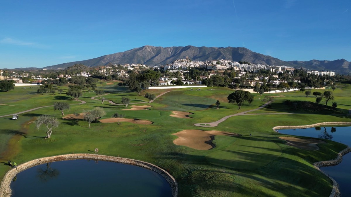 Mijas Golf Los Olivos Andalusien Costa del Sol Wasserhindernis