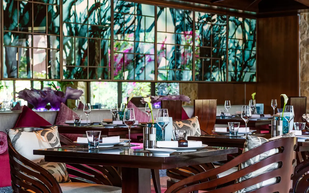 Luxusgolfferien im One&Only Royal Mirage Dubai Indoor Restaurant