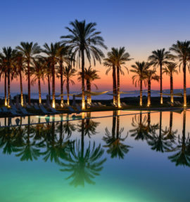 Verdura Golf Resort Sizilien Pool by night