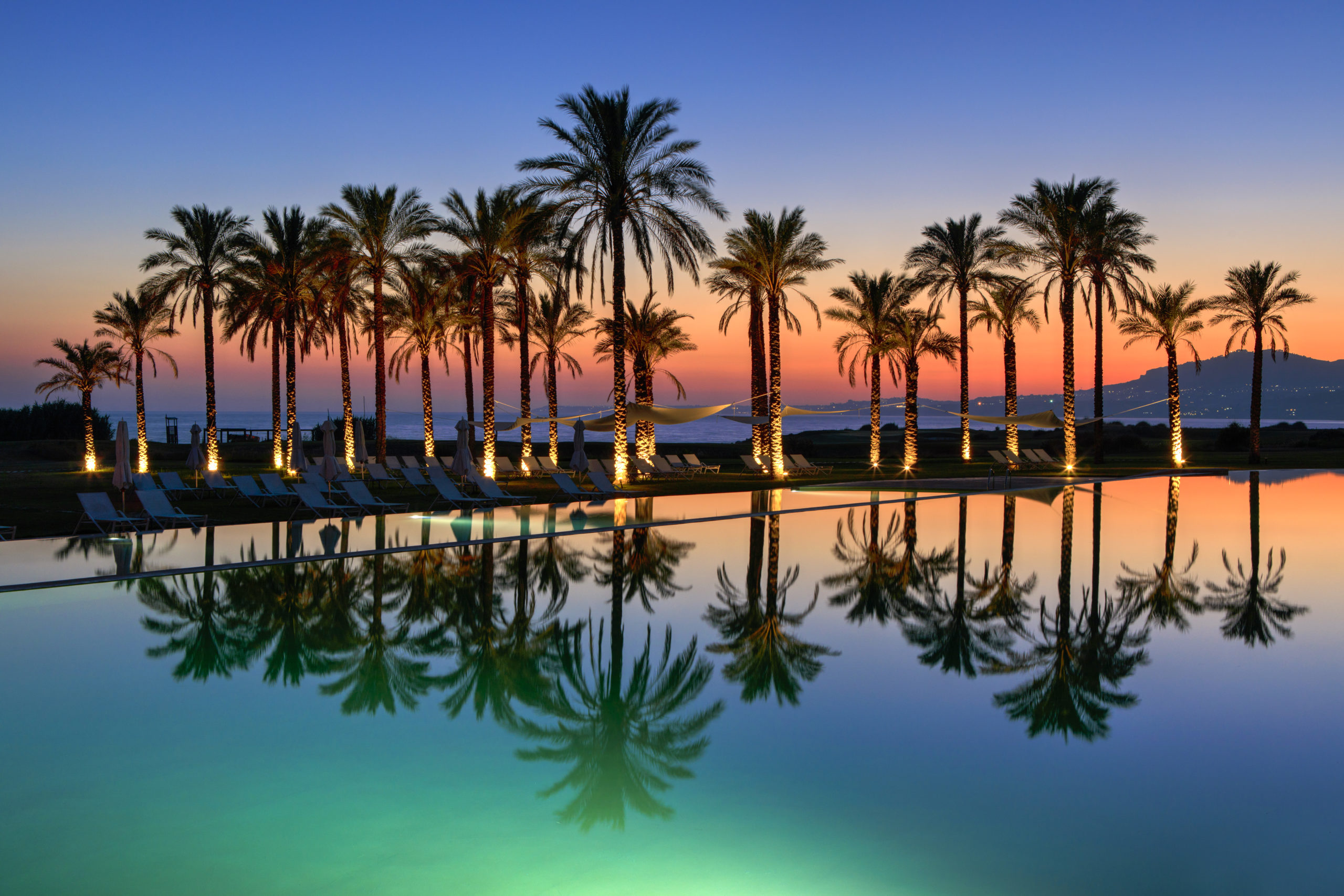Verdura Golf Resort Sizilien Pool by night