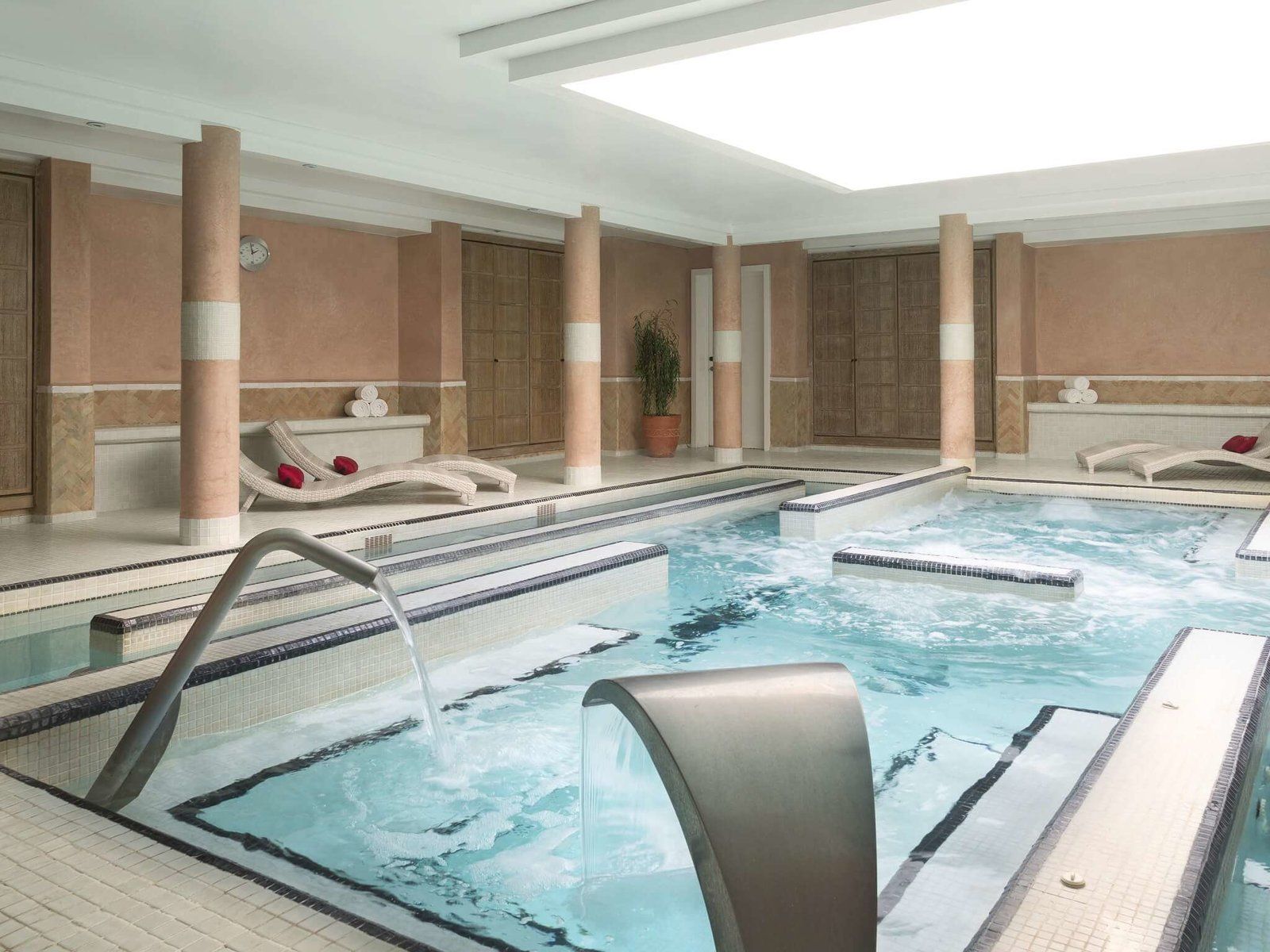 Hotel & Ryads Barriére Le Naoura Marrakesch Marokko Golfreise Indoor Wellness Pool