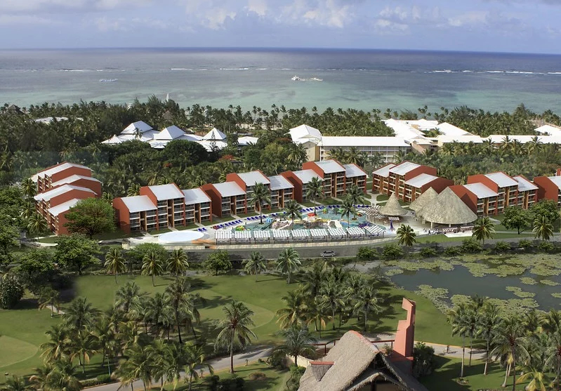 Hotel Barcelo Bavaro Palace Strand Karibik Dominikanische Republik Hotelhaupt Haus