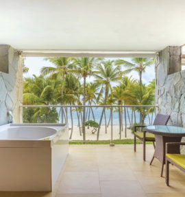 Hotel Barcelo Bavaro Palace Strand Karibik Dominikanische Republik Terasse mit Jaccuzy