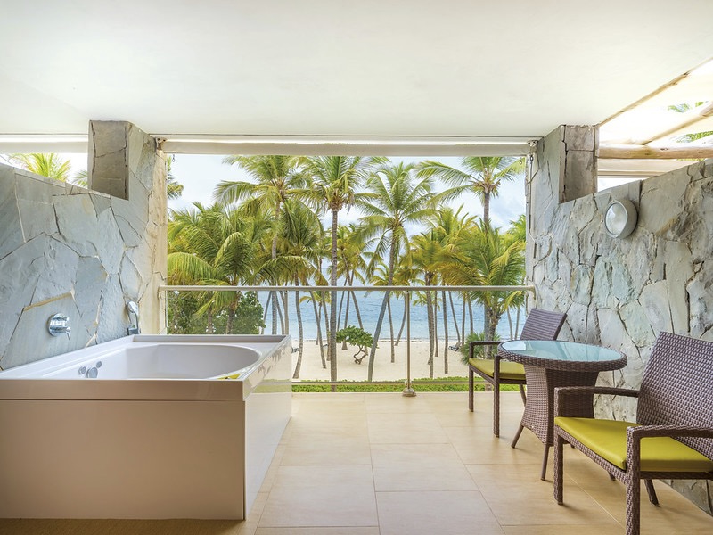 Hotel Barcelo Bavaro Palace Strand Karibik Dominikanische Republik Terasse mit Jaccuzy