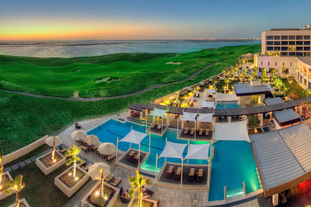 Crowne Plaza Yas Island Abu Dhabi Emirate Sicht Golfplatz