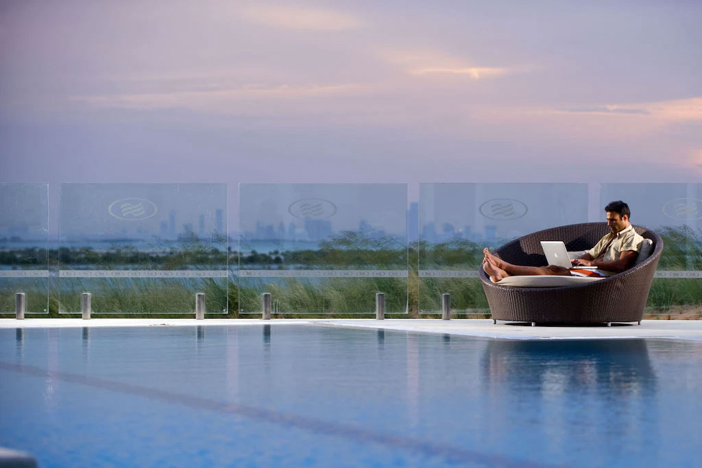 Crowne Plaza Yas Island Abu Dhabi Emirate Pool Lounge