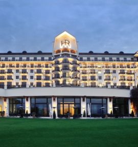 Hotel Royal Evian Golf Resort Golfreisen und Golfferien by night
