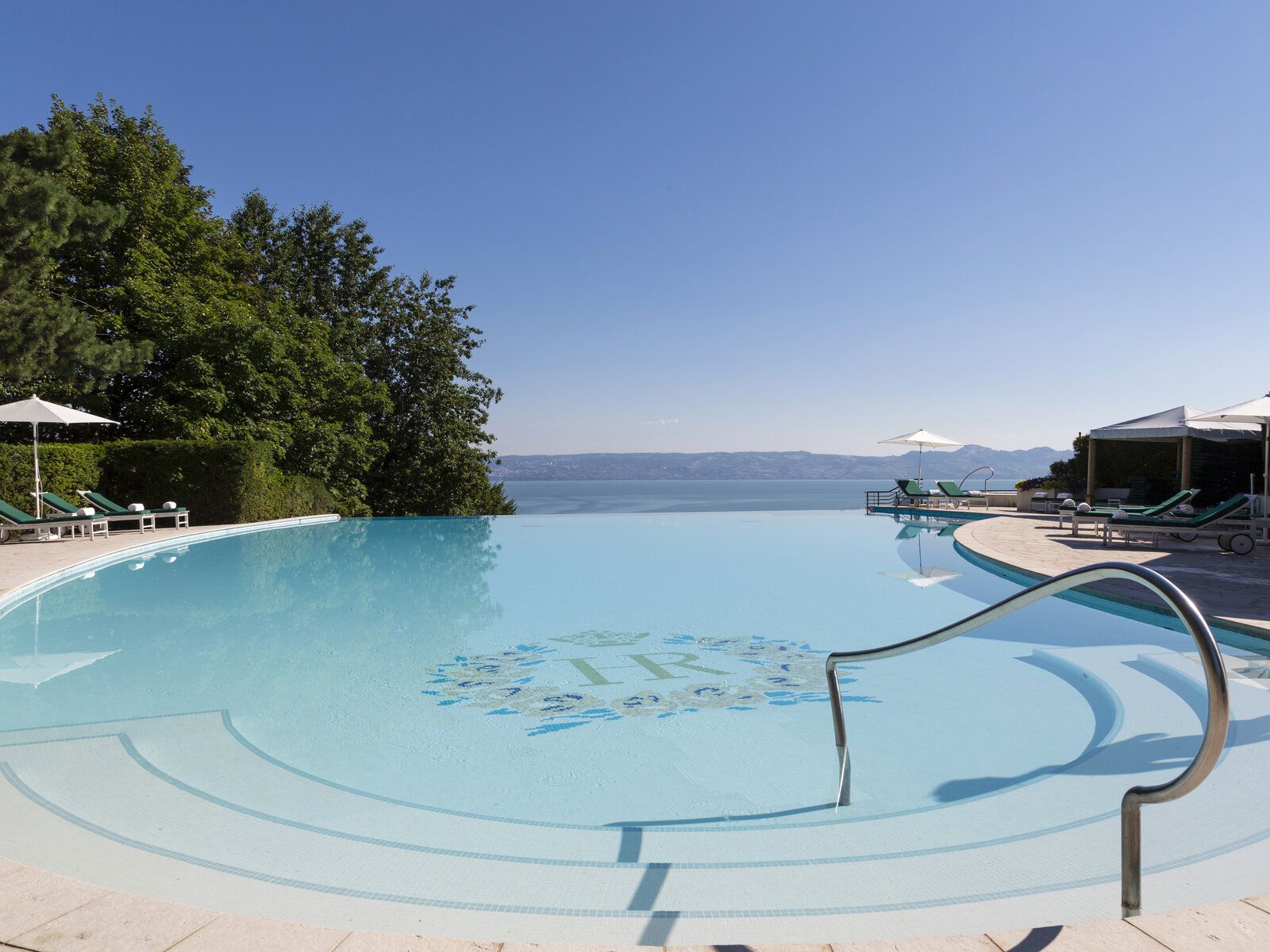 Hotel Royal Evian Golf Resort Golfreisen und Golfferien Pool