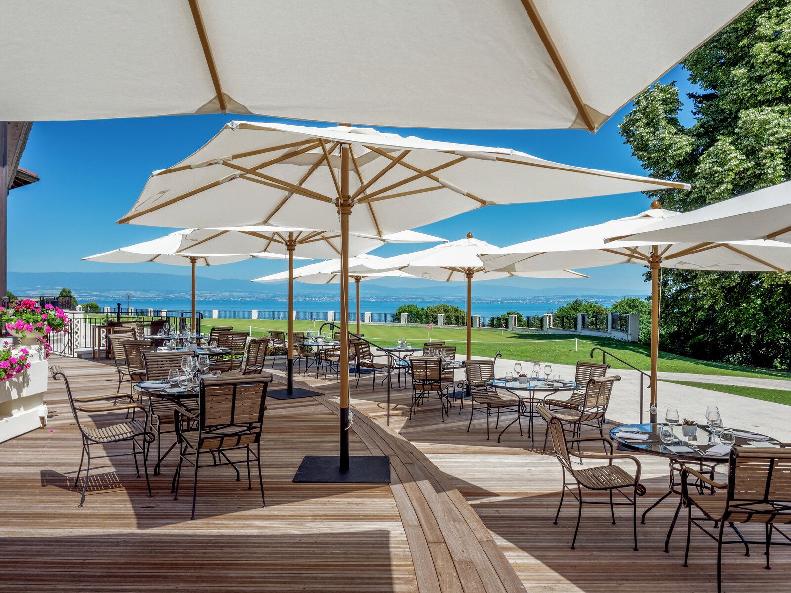 Hotel Royal Evian Golf Resort Golfreisen und Golfferien Terasse