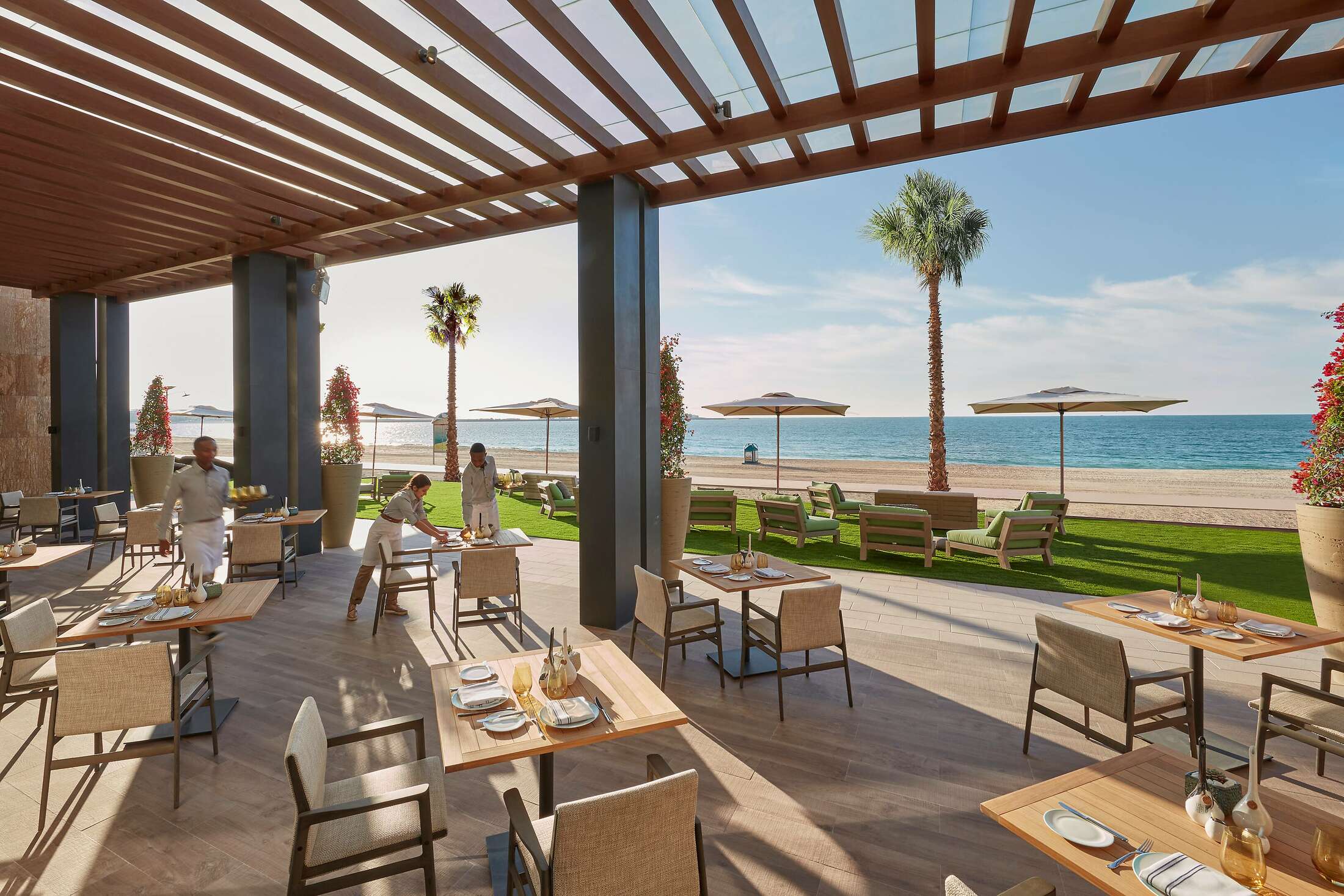 Mandarin Oriental Jumeira Dubai Golfferien und Golfreisen Outdoor Restaurant