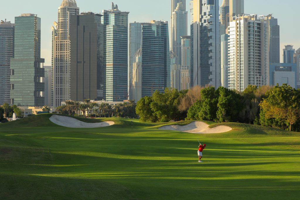 Golfreise Dubai Montgomerie Golf Club Emirate Loch 1