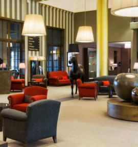 Golfspiel Golfreise Normandie Frankreich Hotellobby