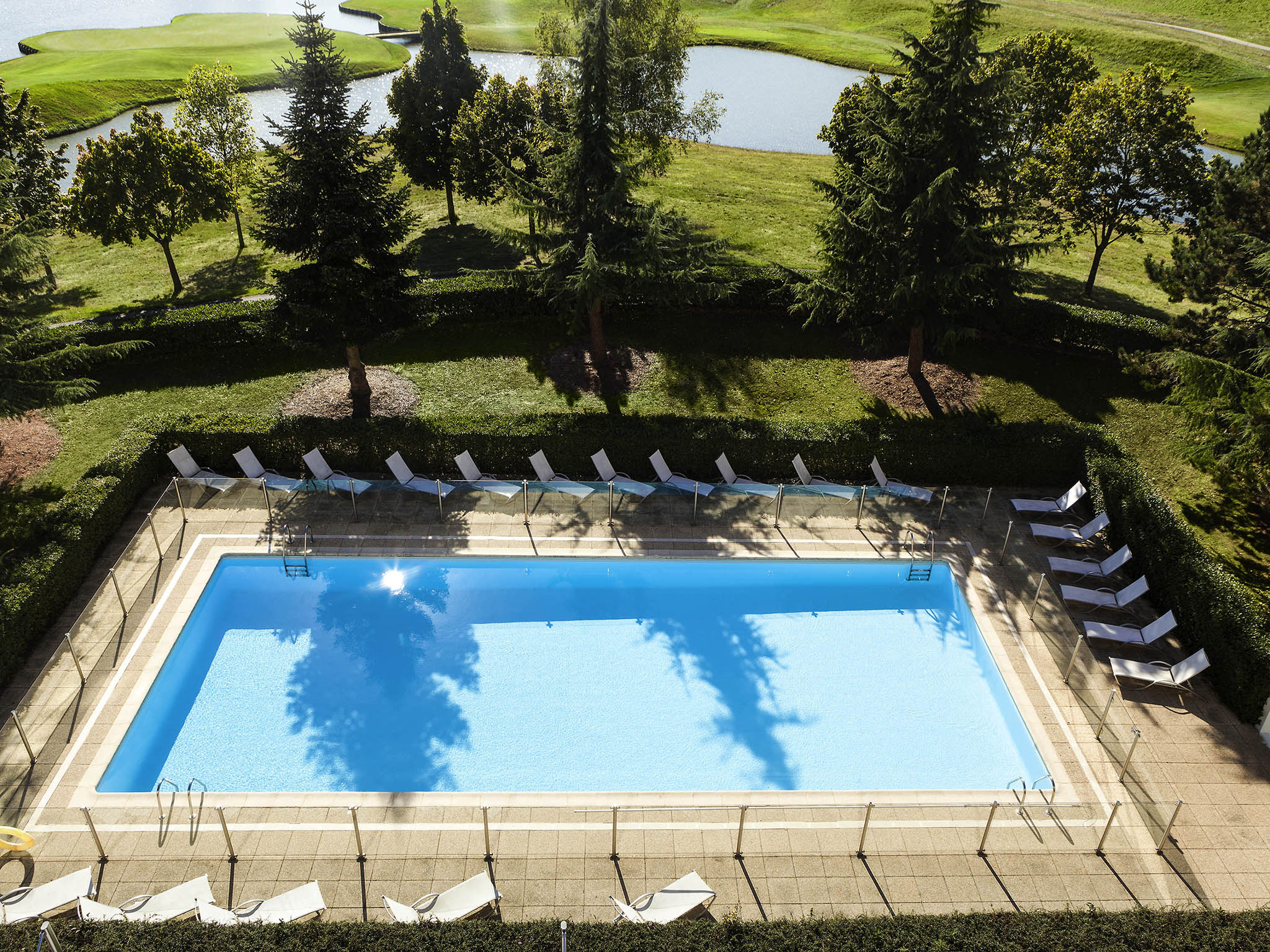 Le Golf National Novotel Pool Outdoor