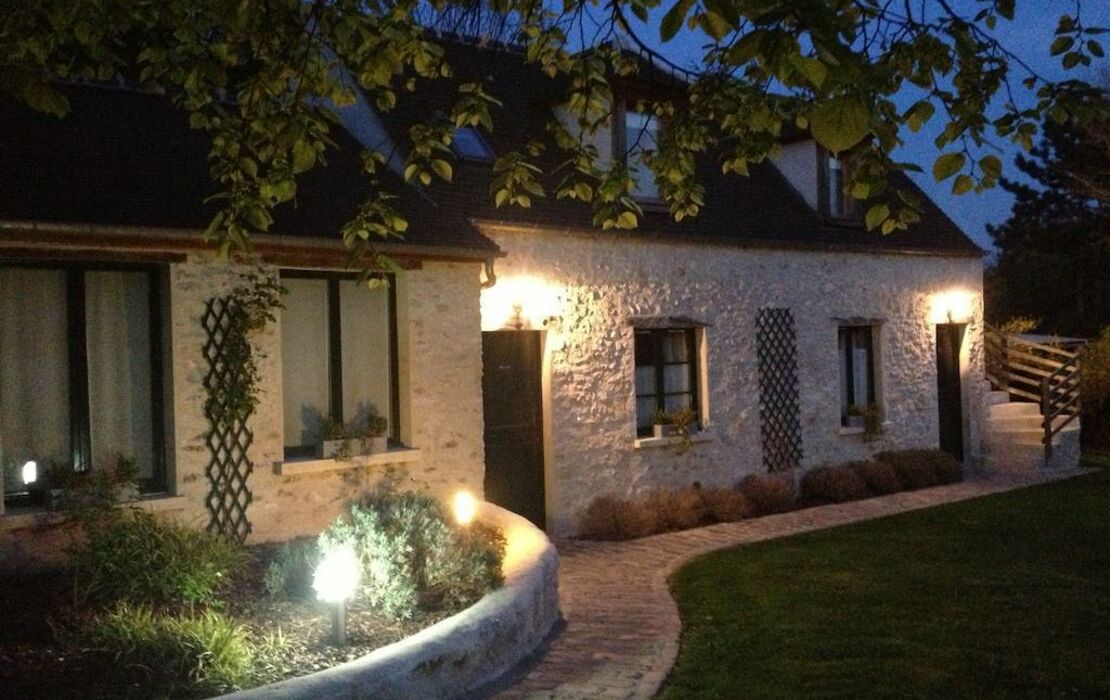 Golf & Castle Frankreich Paris Cottage by night