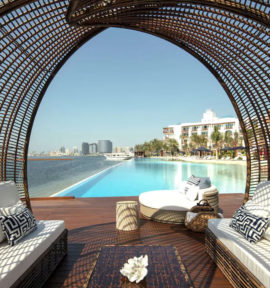 Park Hyatt Dubai Emirate Hotel Pool mit Liegen