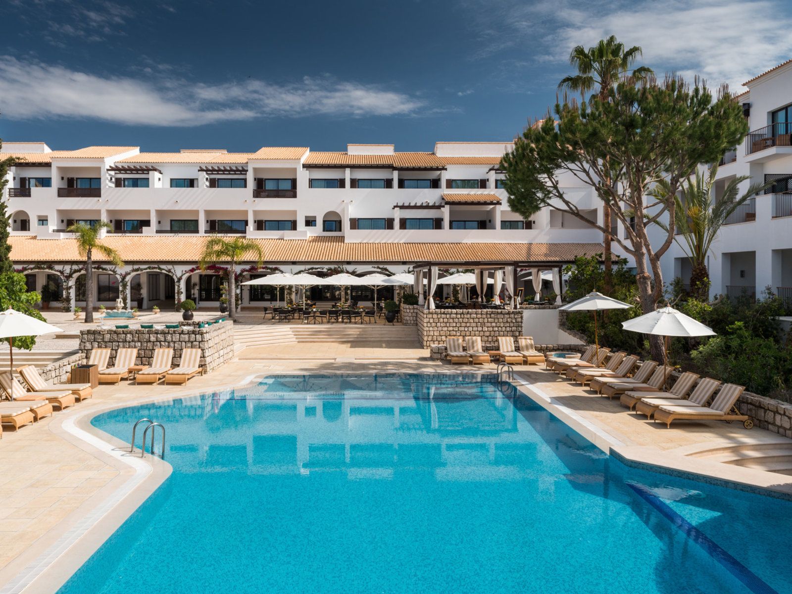 Pine Cliffs Resort Luxury Collection Pool