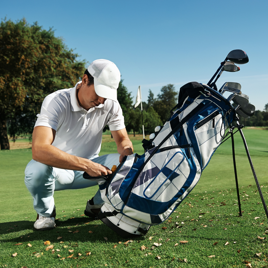 Das Golfgepäck reist gratis mit