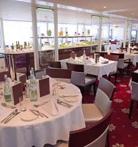 Excellence Queen Flussfahrt Golfferien Restaurant