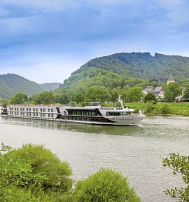 Excellence Queen Flussfahrt Golfferien Schiff