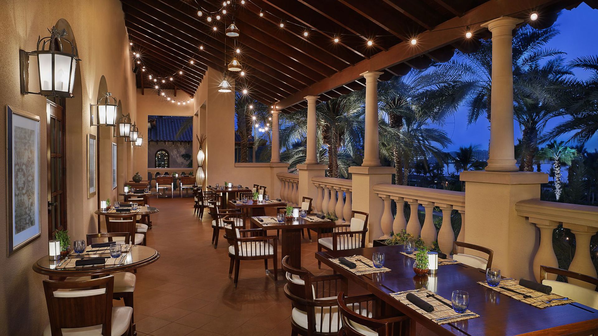Ritz-Carlton Dubai Jumeirah Beach Outdoor Restaurant