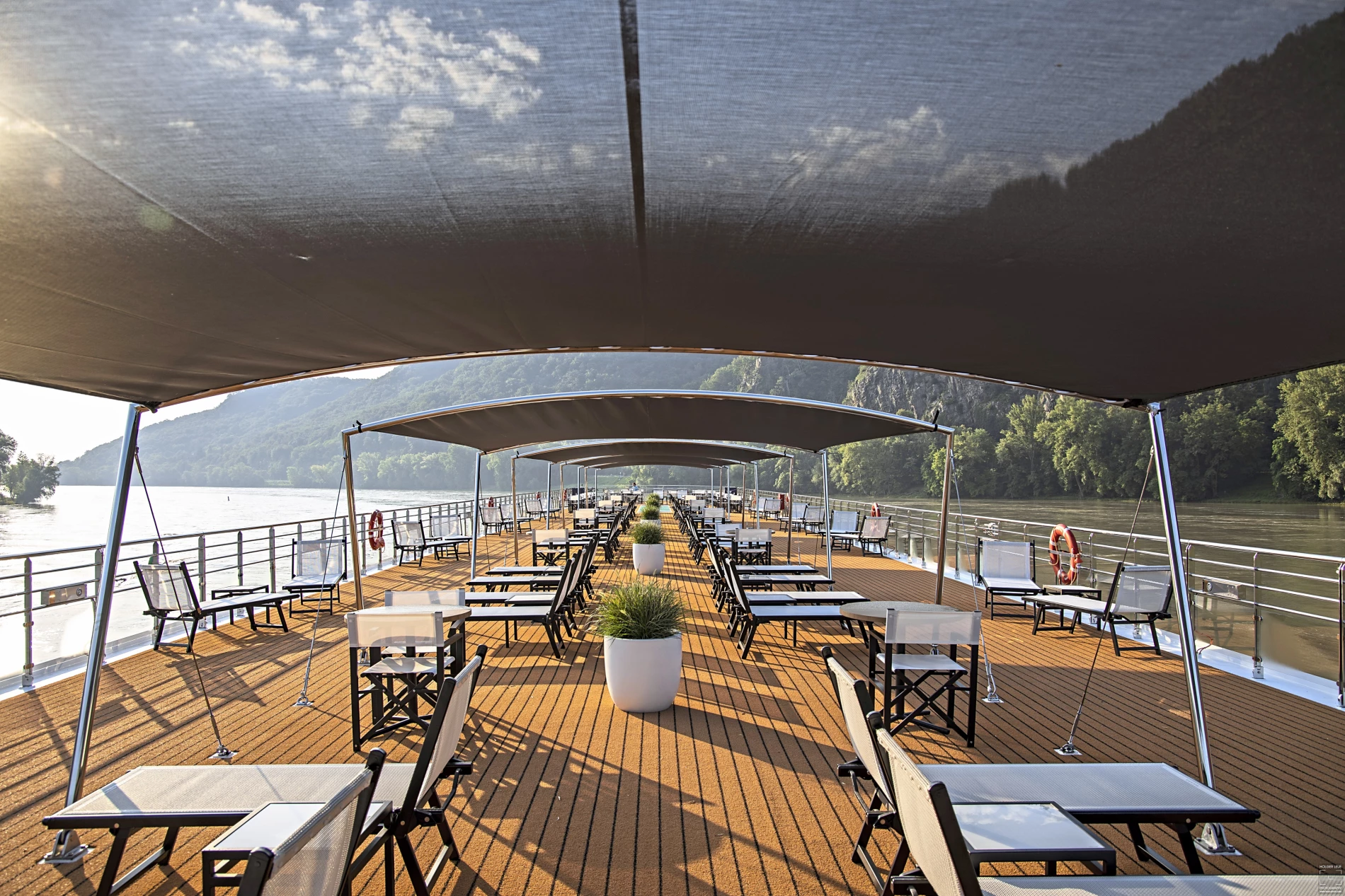 Excellene Flussfahrt Oberdeck