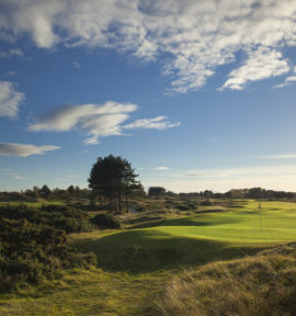 Wenn Sie das Gefühl von echtem Links Golf suchen – rau, ehrlich, traditionsreich und unvergleichlich – dann ist dieses Programm die perfekte Wahl. Southport, das Vincent Hotel und fünf legendäre Plätze erwarten Sie.