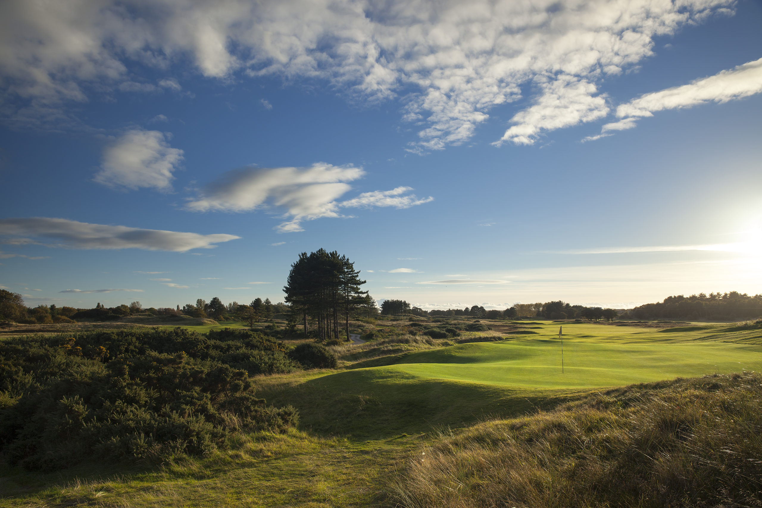Wenn Sie das Gefühl von echtem Links Golf suchen – rau, ehrlich, traditionsreich und unvergleichlich – dann ist dieses Programm die perfekte Wahl. Southport, das Vincent Hotel und fünf legendäre Plätze erwarten Sie.